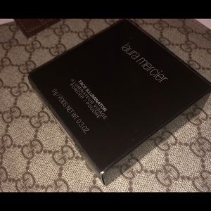 New Laura Mercier Illuminator powder